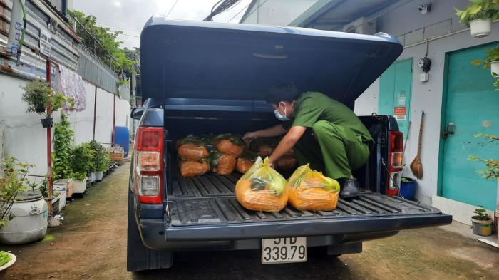 Trao quà cho người dân ở đường 128, P.Phước Long A, TP.Thủ Đức, TP.Hồ Chí Minh (ngày 13/09/2021)